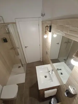 Un baño de Apartamentos turisticos Ávila Puerta del Rastro 2-2