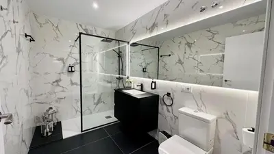 Un baño de Apartamento DONOSO CORTES, 27