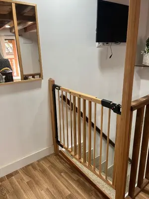 Una televisión o centro de entretenimiento en LA GOLONDRINA