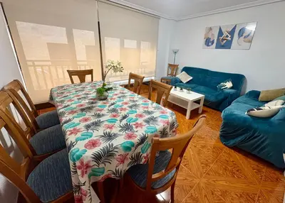 Zona de estar de Residencial Leyra, Piso céntrico de 6 habitaciones, 8 camas
