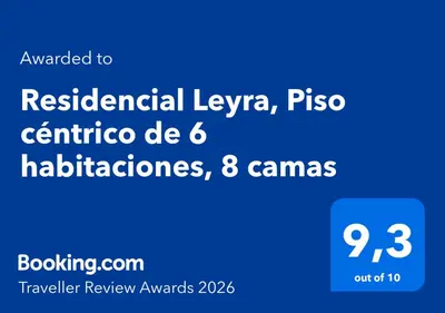 Certificado, premio, señal o documento que está expuesto en Residencial Leyra, Piso céntrico de 6 habitaciones, 8 camas