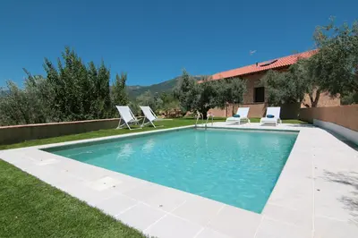 Piscina en o cerca de Villa familiar con piscina, en La Vera de Cáceres
