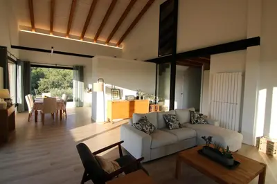 Zona de estar de Villa familiar con piscina, en La Vera de Cáceres