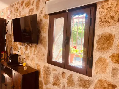 Una televisión o centro de entretenimiento en La Mansión de La Adrada