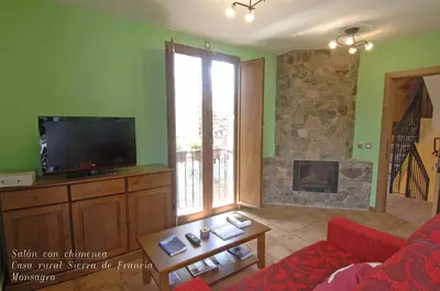 Una televisión o centro de entretenimiento en Apartamentos Sierra de Francia