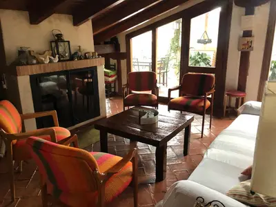 Zona de estar de La Casa de las Pajaritas
