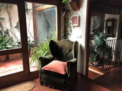 Zona de estar de La Casa de las Pajaritas