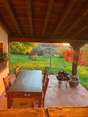 Jardín al aire libre en Casa Galatea con jardín junto al pueblo