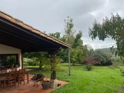 Jardín al aire libre en Casa Galatea con jardín junto al pueblo