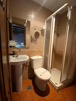 Un baño de Hostal El Descanso Del Emperador