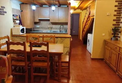 Una cocina o zona de cocina en CASA RURAL LA SERROTA