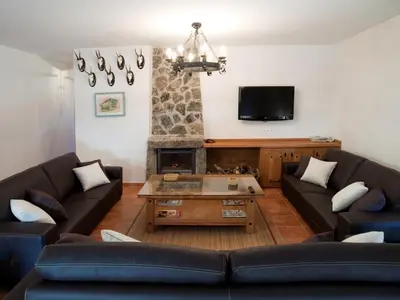 Una televisión o centro de entretenimiento en Valdebruna de Gredos