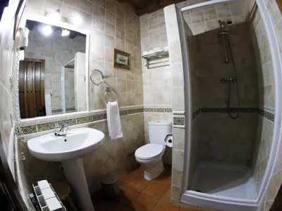 Un baño de Casa Rural El Regajo Valle del Jerte