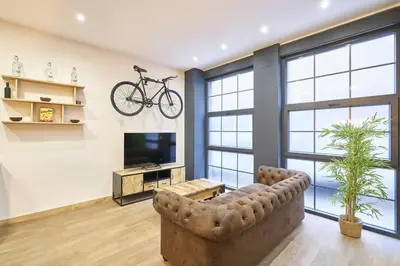 Una televisión o centro de entretenimiento en Loft diseño el taller del abuelo con parking