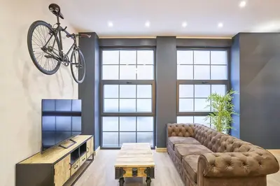Una televisión o centro de entretenimiento en Loft diseño el taller del abuelo con parking
