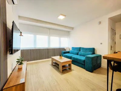 Una televisión o centro de entretenimiento en +Homes | El Andén de Garrido (sin ascensor)