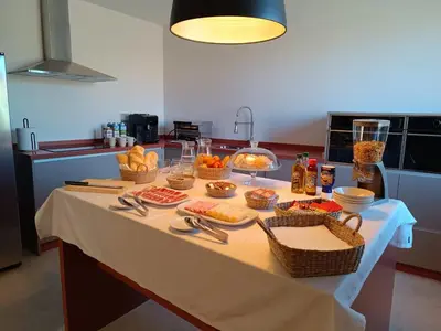 Comida en o cerca of this country house
