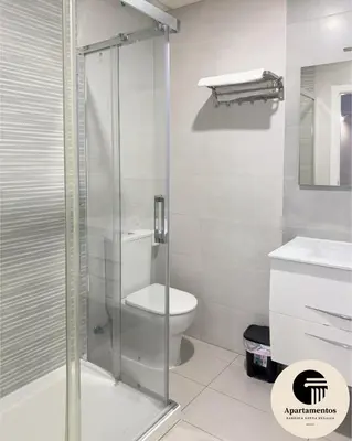 Un baño de Apartamentos Basílica Santa Eulalia PARKING GRATIS