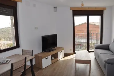Una televisión o centro de entretenimiento en La Costurera