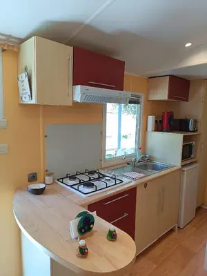 Una cocina o zona de cocina en Villa Ardilla (La Adrada)