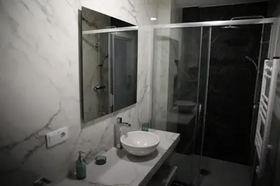 Un baño de E&R-2 Plaza España