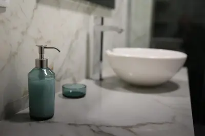 Un baño de E&R-2 Plaza España