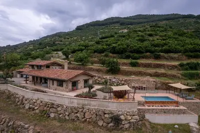 Vista general de una montaña o vista desde la casa o chalet