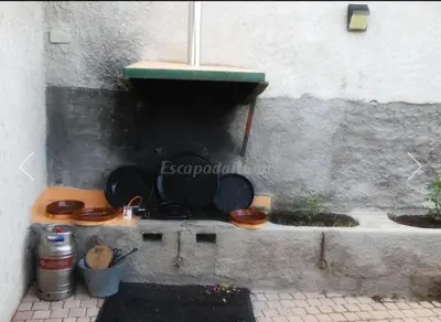 Barbacoa disponible para clientes en la casa o chalet
