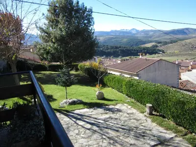 Vista general de una montaña o vista desde la casa o chalet