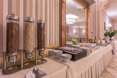 Comida en o cerca de este hotel