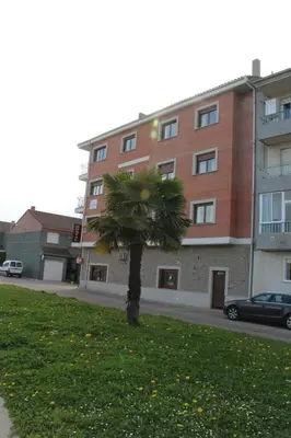 Edificio en el que se encuentra el hostal o pensión