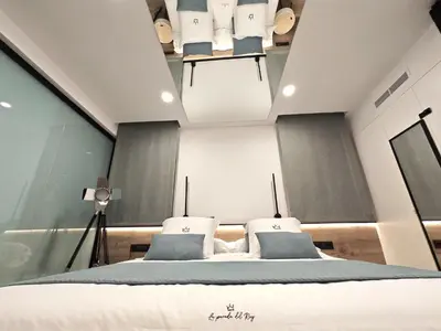 Cama o camas de una habitación en La Parada del Rey - Luxury Suites