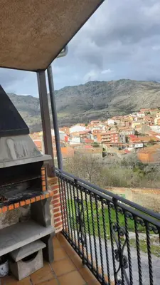 Vista general de una montaña o vista desde la casa o chalet