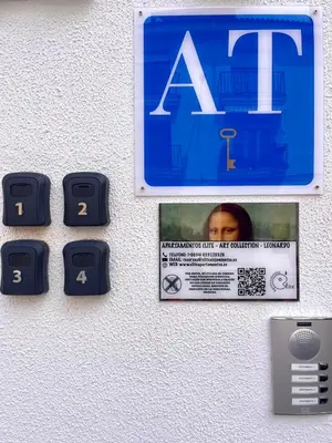 Certificado, premio, señal o documento que está expuesto en Apartamentos Élite - Art Collection - Leonardo