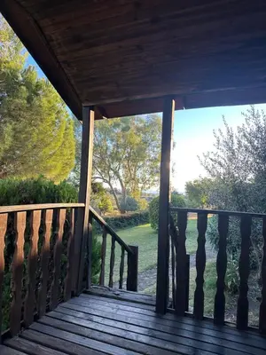 Un balcón o terraza de Apartamentos LA CASONA DE JARAIZ