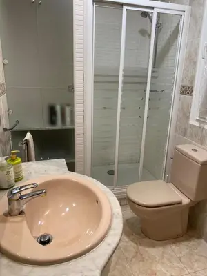 Un baño de Lovely 2 bedrooms apartment main square Plasencia