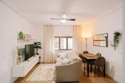 Una televisión o centro de entretenimiento en Centro, Hospital y Campus Universitario a 5 minutos - Camas de primera - Lavadora - SmartTV - Wifi 1 GB - Teletrabajo