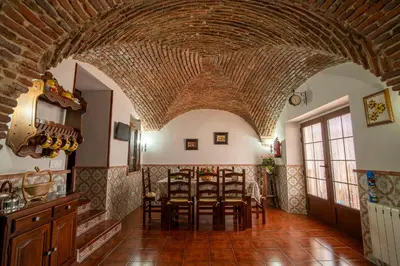 Un restaurante o sitio para comer en Casa Rural La TERRONA