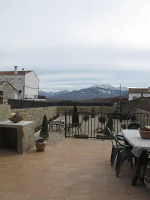 Vista general de una montaña o vista desde la casa o chalet