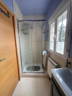 Un baño de Mi Casita de Gredos