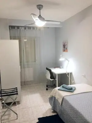 Cama o camas de una habitación en Amplio piso a 10 min de Salamanca by beBalmy