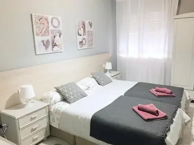 Cama o camas de una habitación en Amplio piso a 10 min de Salamanca by beBalmy