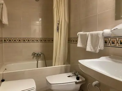 Un baño de Hotel Condal