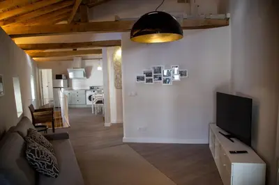Una televisión o centro de entretenimiento en Casa Tia Regina