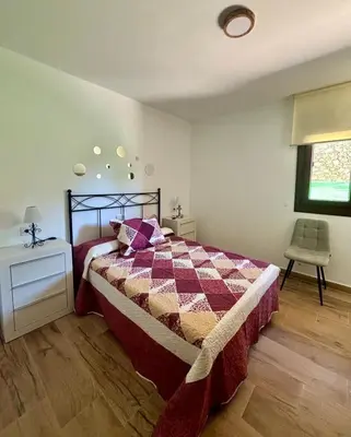 Cama o camas de una habitación en Apartamentos rurales El Hondón del Lugar