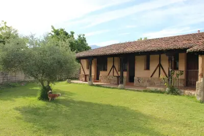 Jardín al aire libre en La Muralla de Gredos Hotel Rural