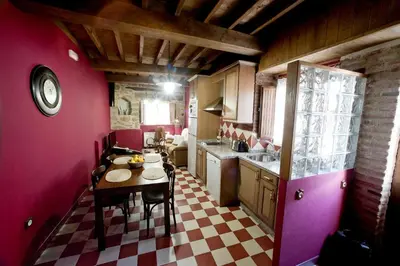 Una cocina o zona de cocina en Casa Rural Arbequina Cerezo en Flor