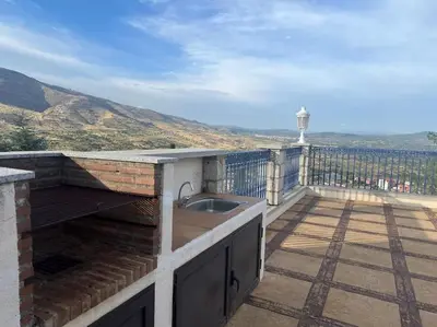 Vista general de una montaña o vista desde la villa