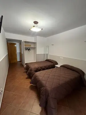 Cama o camas de una habitación en Hostal Hueso