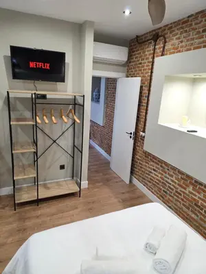 Una televisión o centro de entretenimiento en El capricho II en la Plaza Mayor centro Salamanca by keyhom